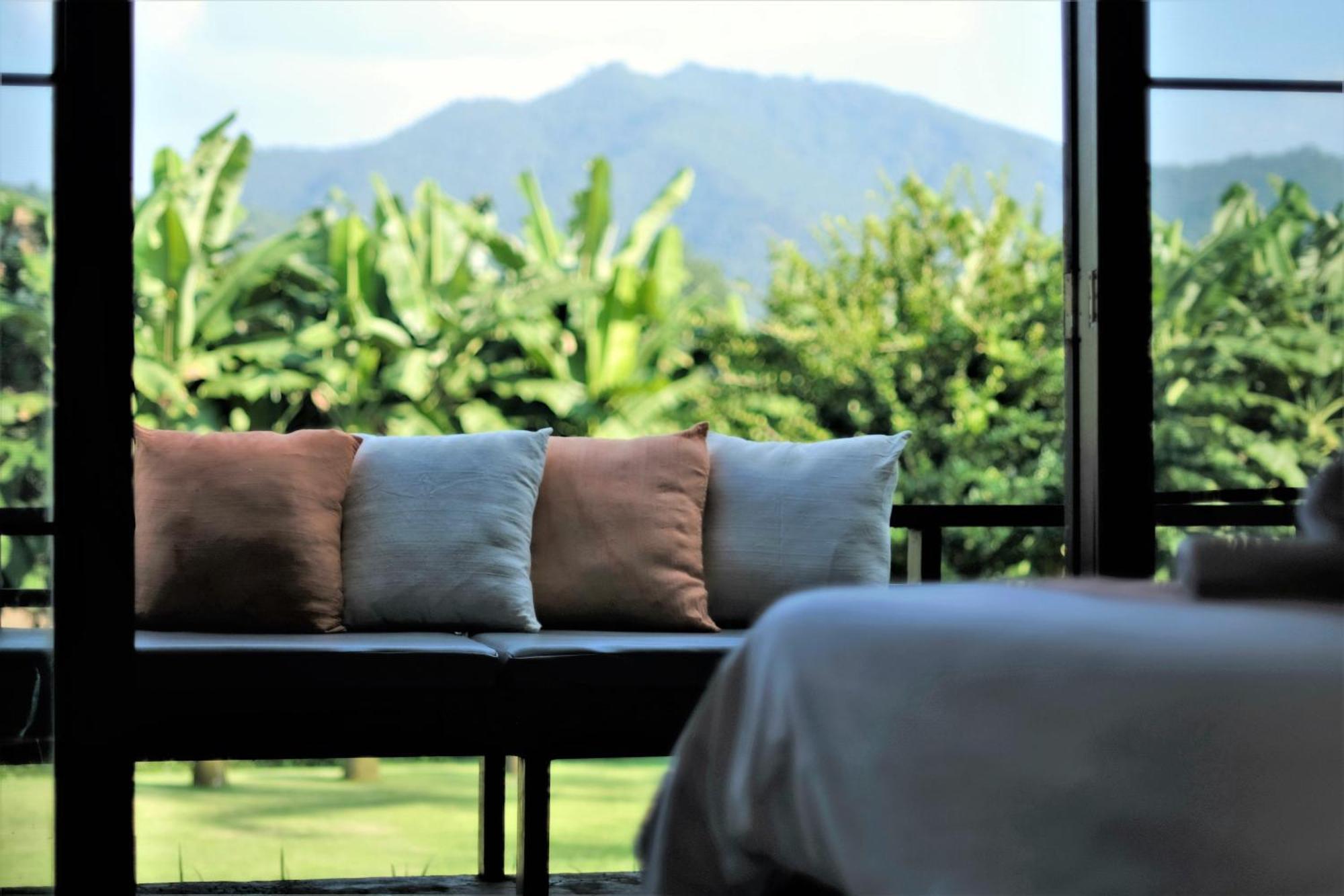 Yoma Hotel, Pai Phòng bức ảnh