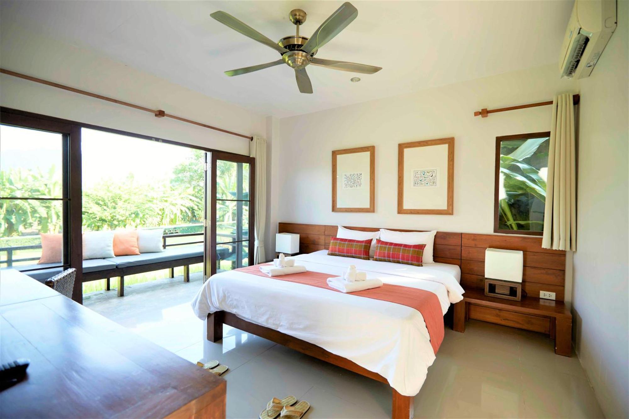 Yoma Hotel, Pai Phòng bức ảnh